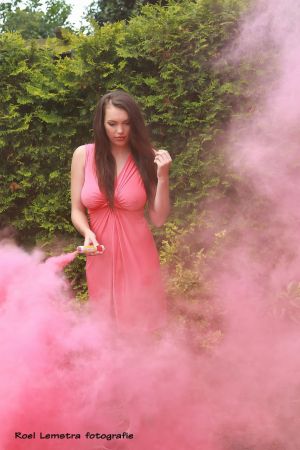 Auteur fotograaf Roel Lemstra - pink smoke